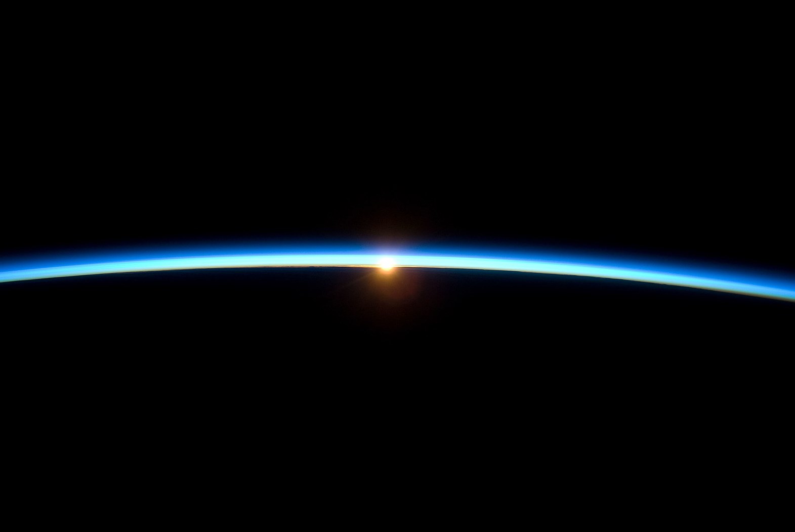 First detection in autumn of an elevated stratopause, a winter atmospheric phenomenon