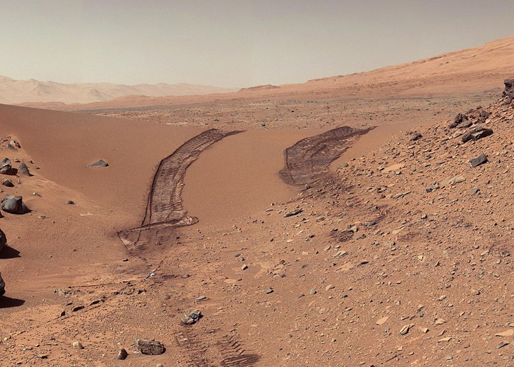 RoadMap: studying the ubiquitous yet poorly known Martian dust